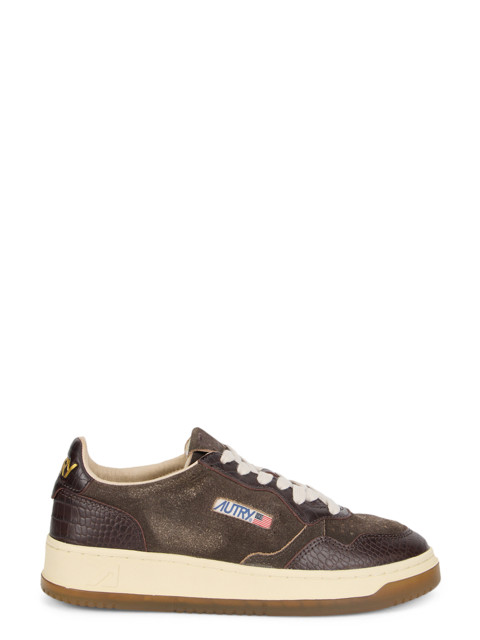 Sneakers with high sole