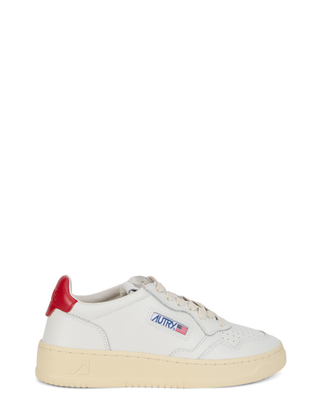 Sneakers with high sole