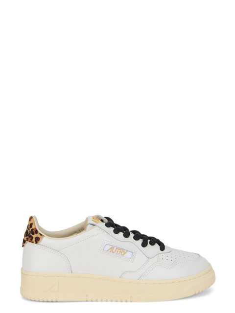 Sneakers with leopard details