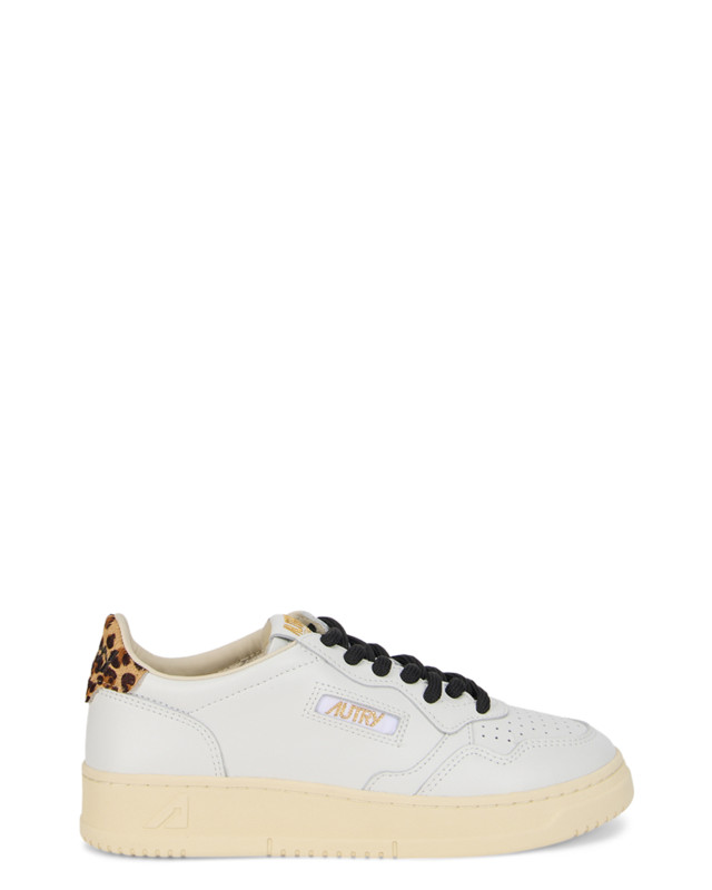 Sneakers with leopard details