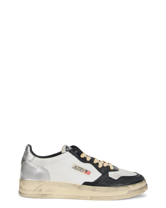 Sneakers with high sole