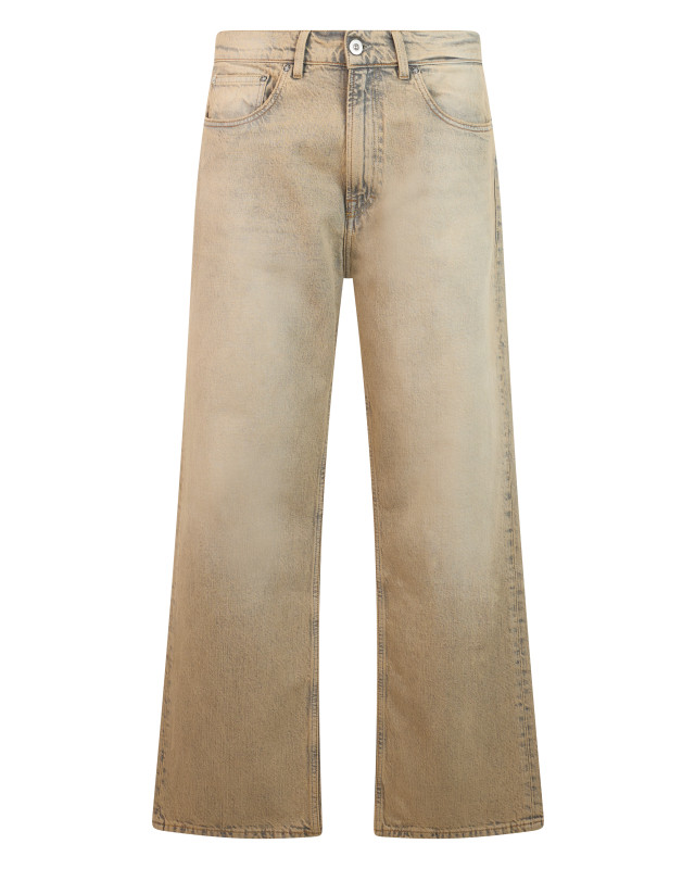 Jeans with wide legs