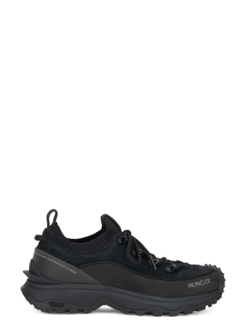 Sport shoes with high sole