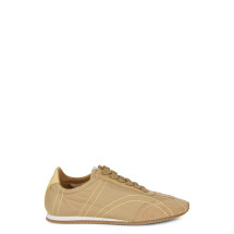 Sneakers with contrasting sole