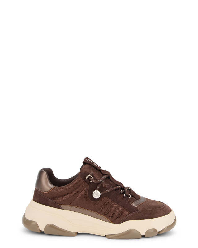Sneakers with high sole