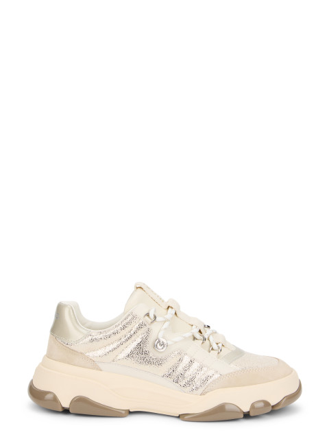 Sneakers with high sole