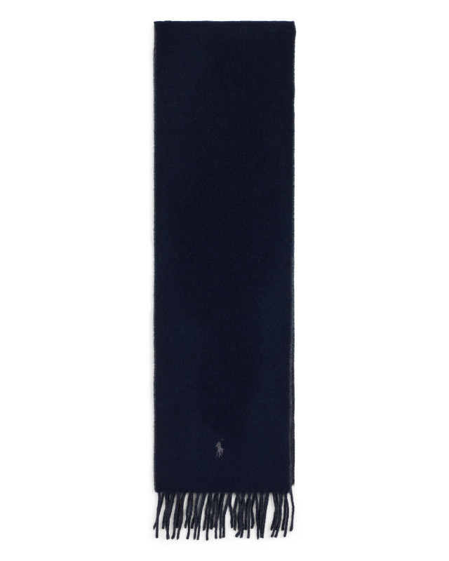 Scarf with fringes