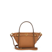 Elegant and versatile brown leather bag