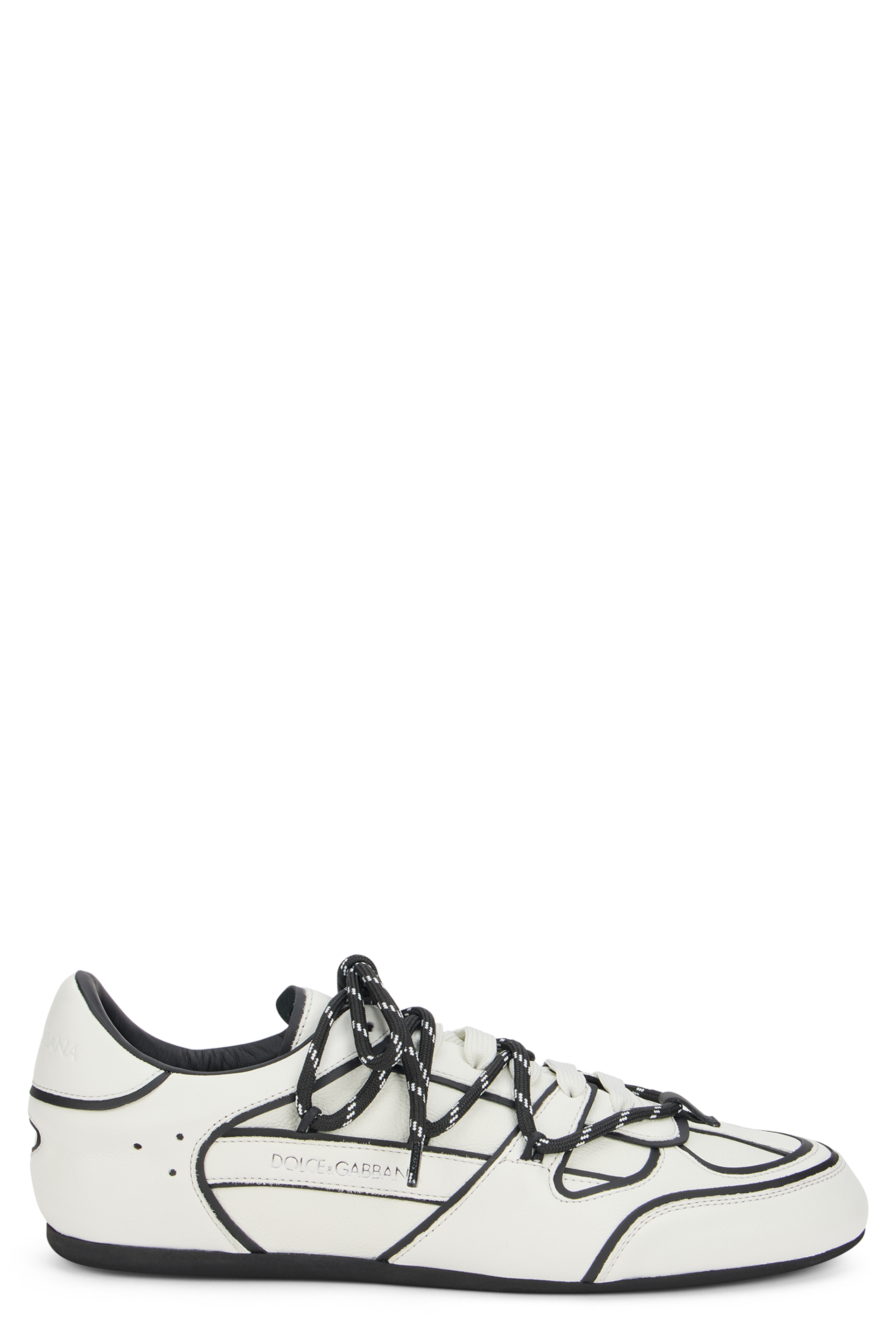 Sneaker with contrast details
