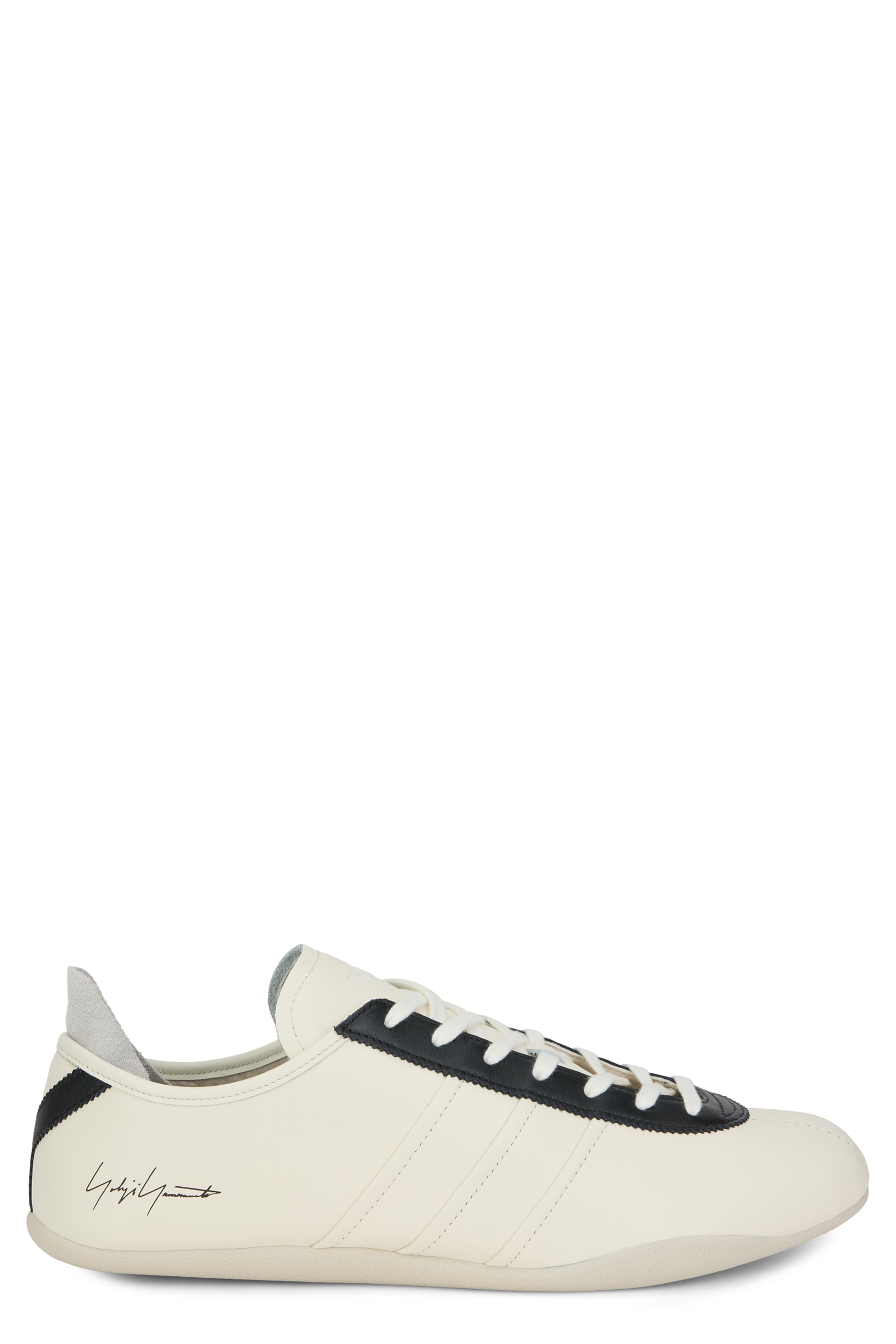 Minimalist sneakers