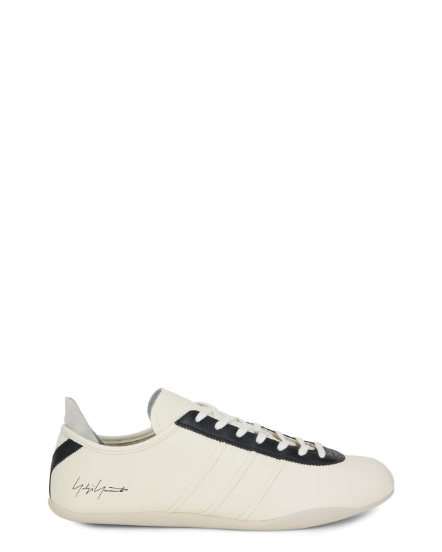 Minimalist sneakers