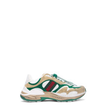 Sneakers made of fabric and leather accents