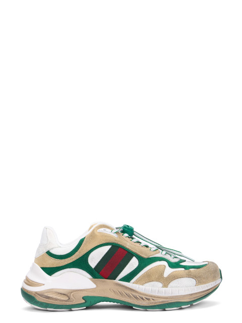 Sneakers made of fabric and leather accents