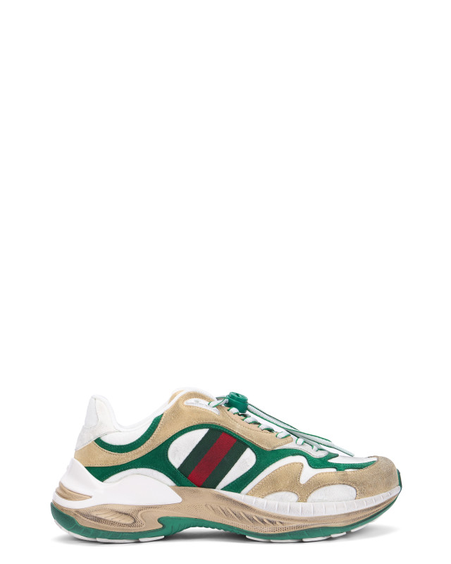 Sneakers made of fabric and leather accents