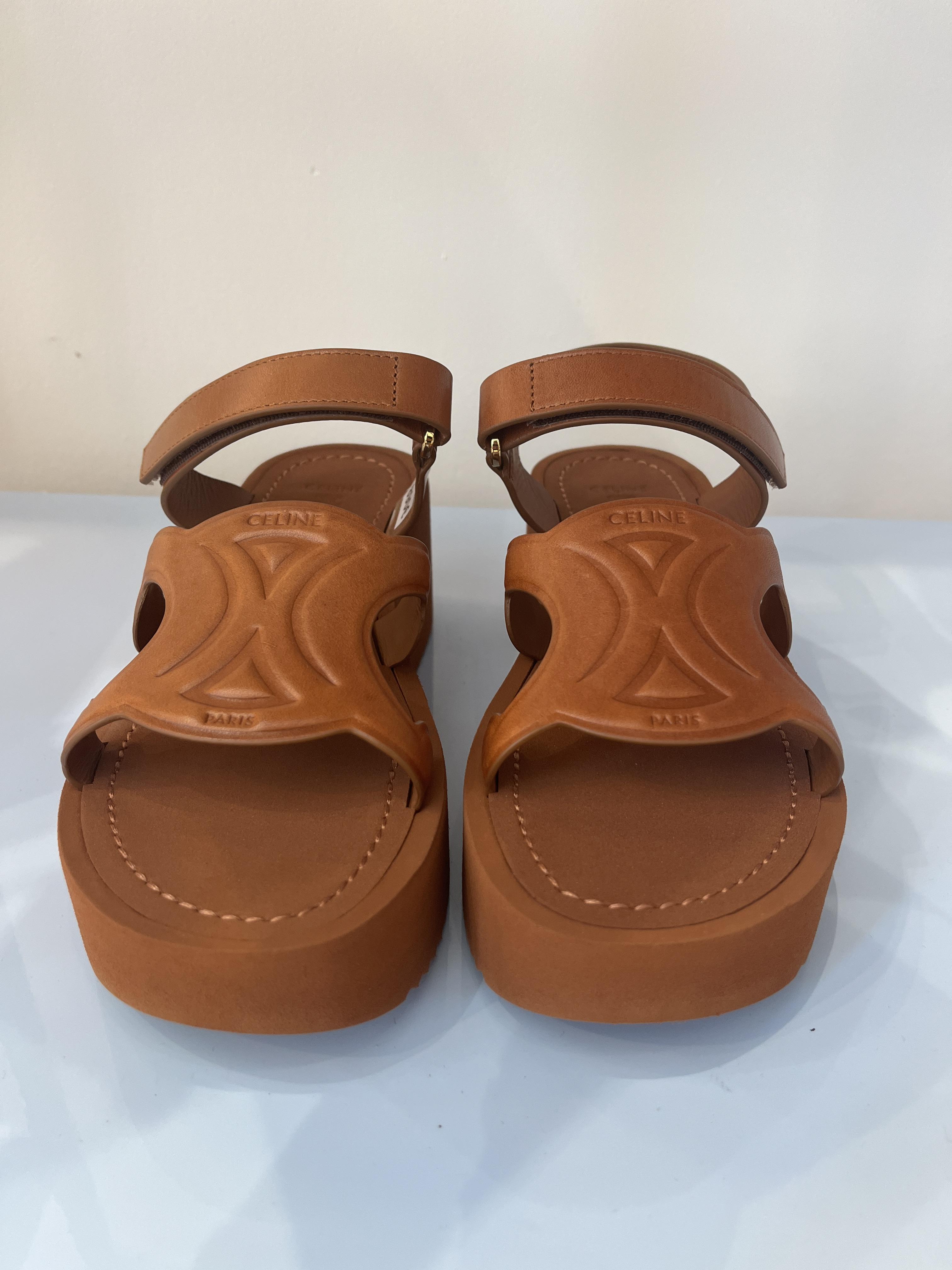 Summer sandals in brown synthetic leather comfortable