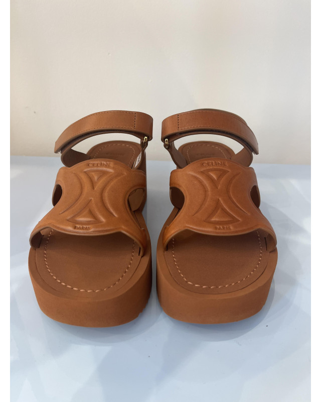 Summer sandals in brown synthetic leather comfortable