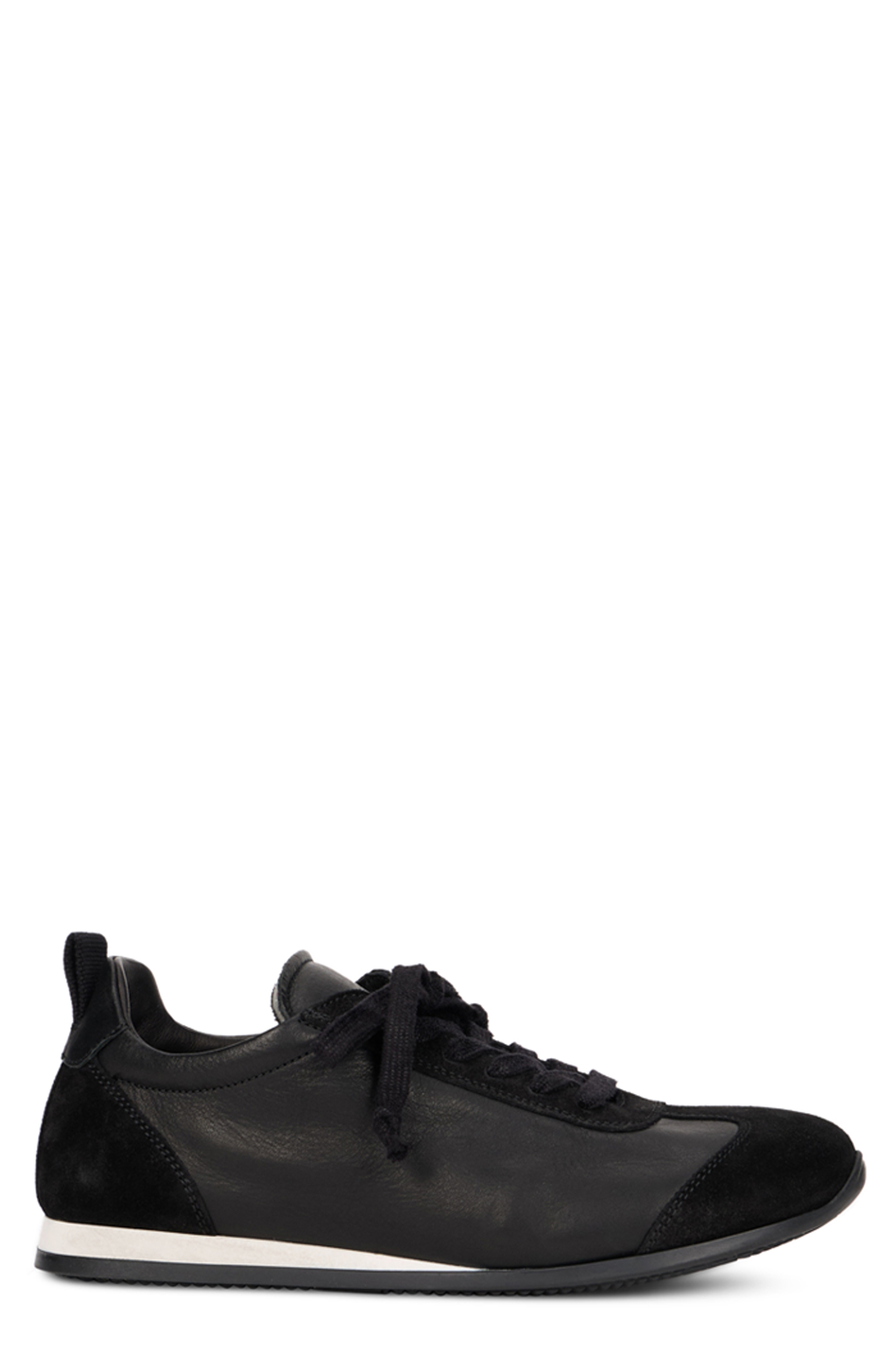 Sneakers in leather