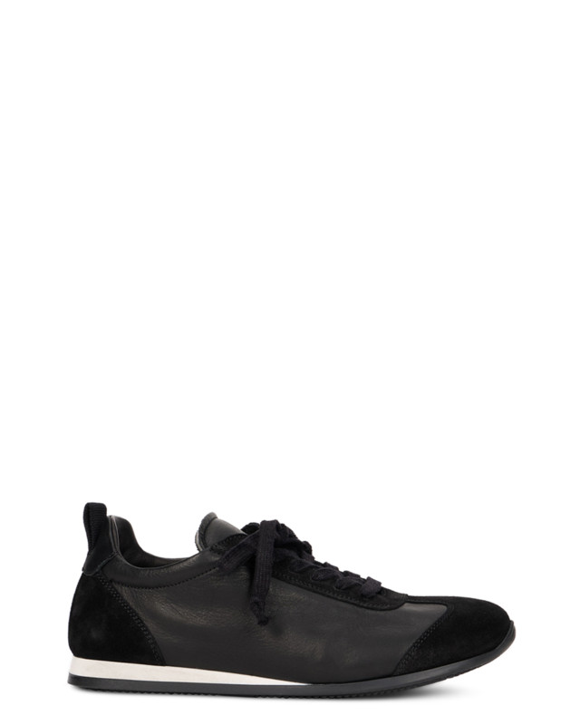 Sneakers in leather