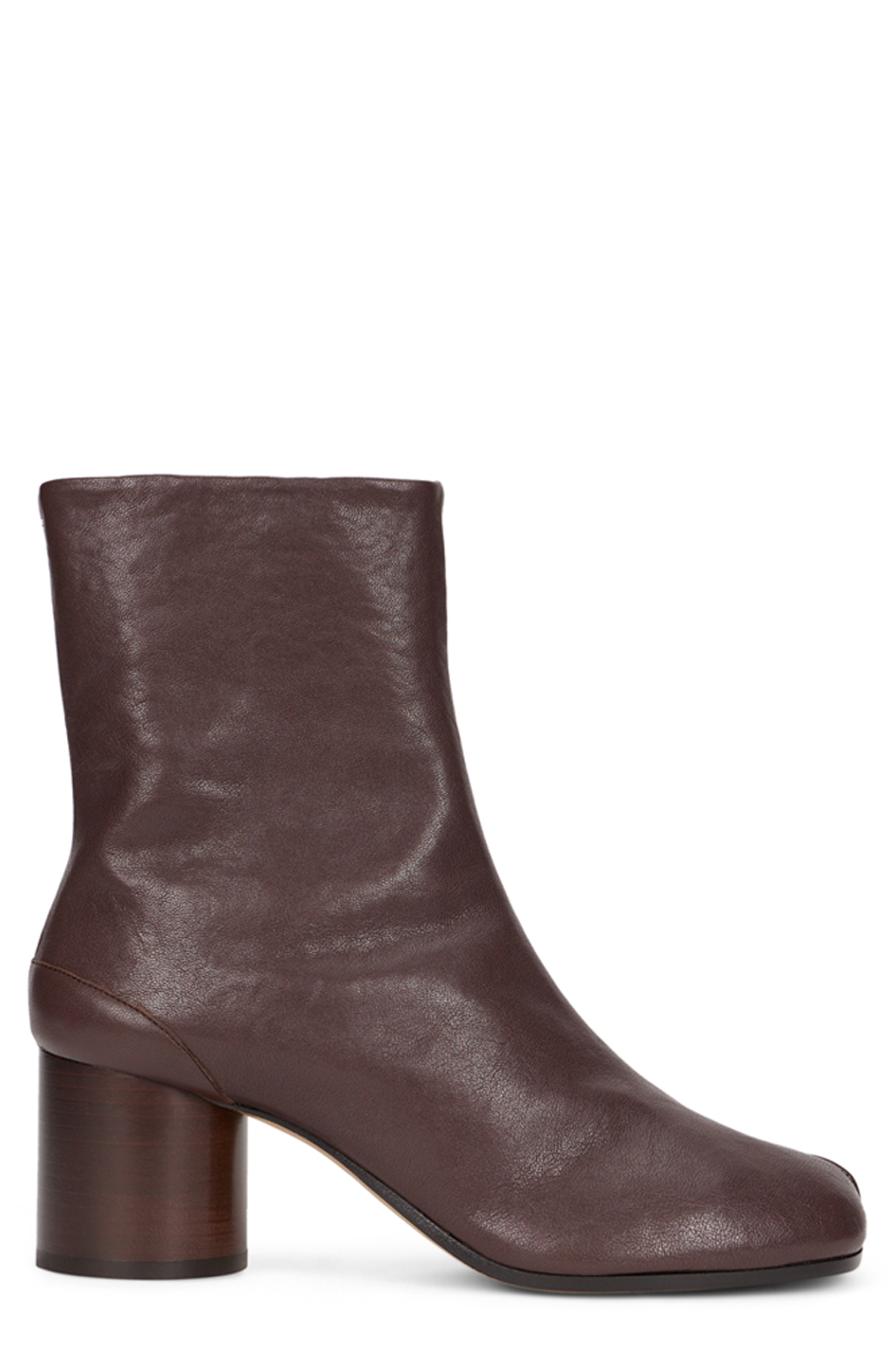 Tabi boots with heel