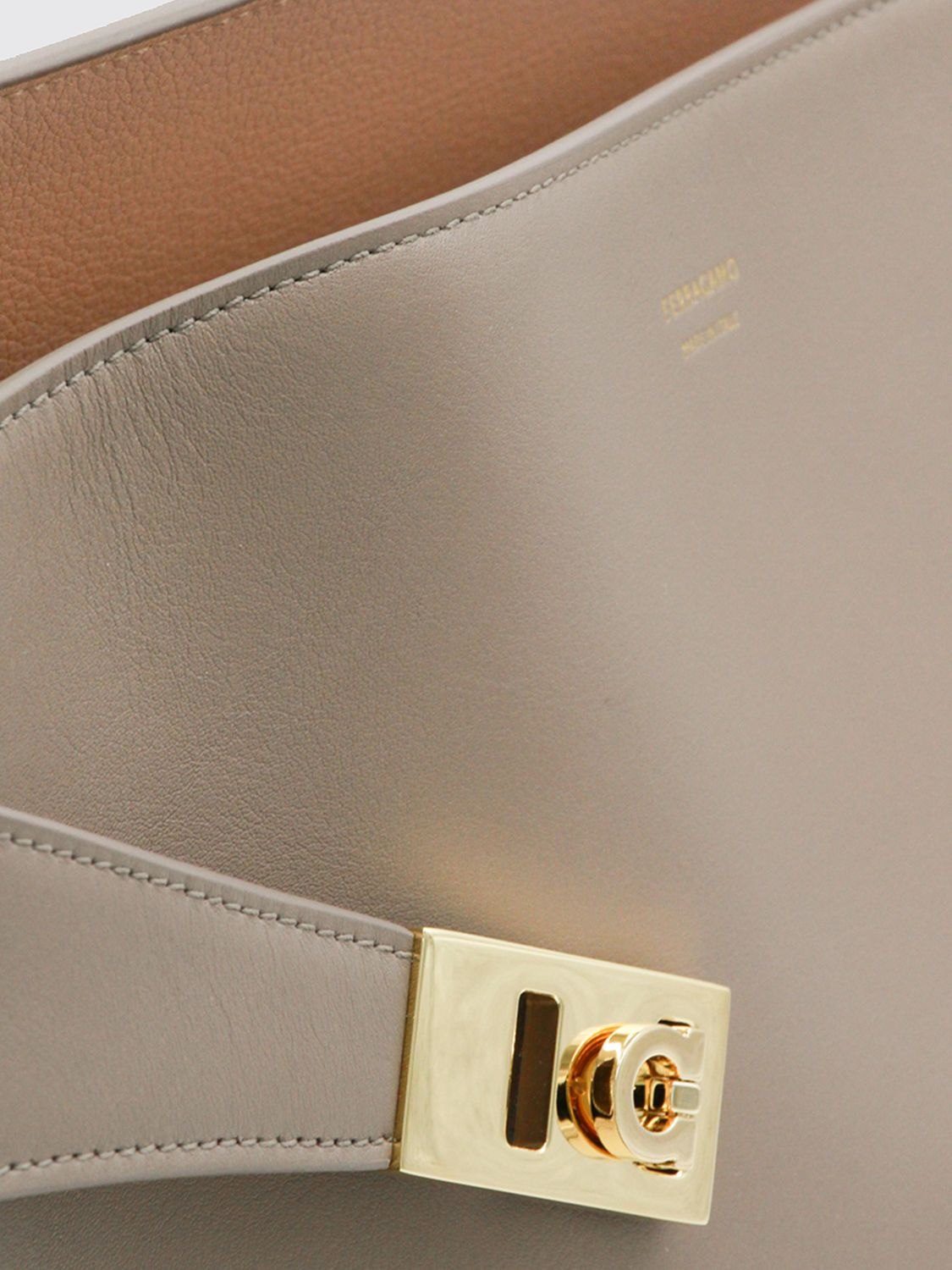 [Ferragamo] Shoulder bag FW26 219816 795203 042