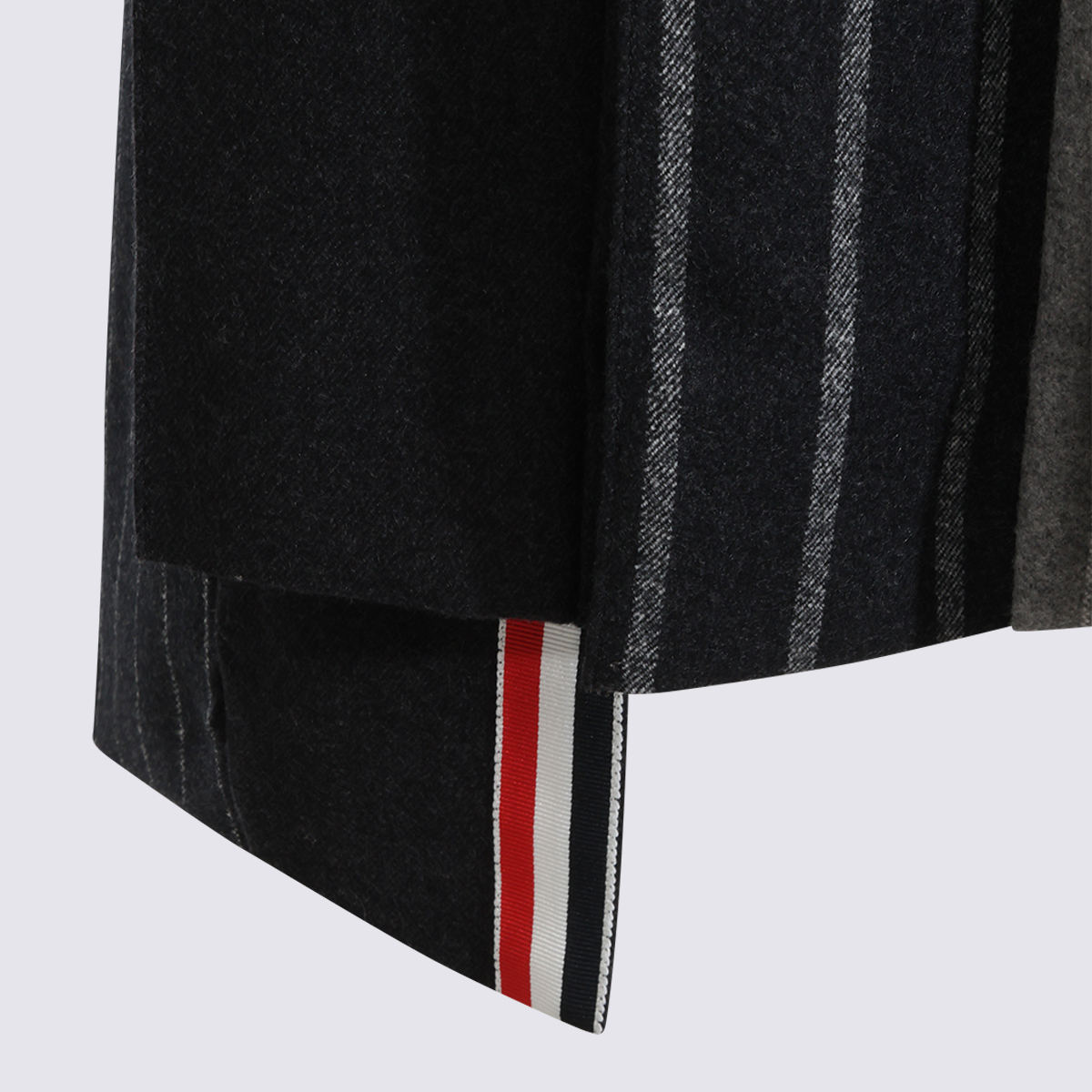[Thom Browne] Skirt FW26 MGC179CF1311035