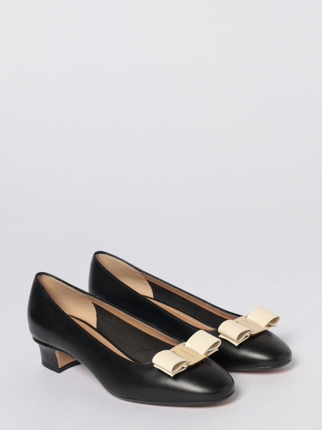[Ferragamo] Pumps SS26 01L410 790843 001
