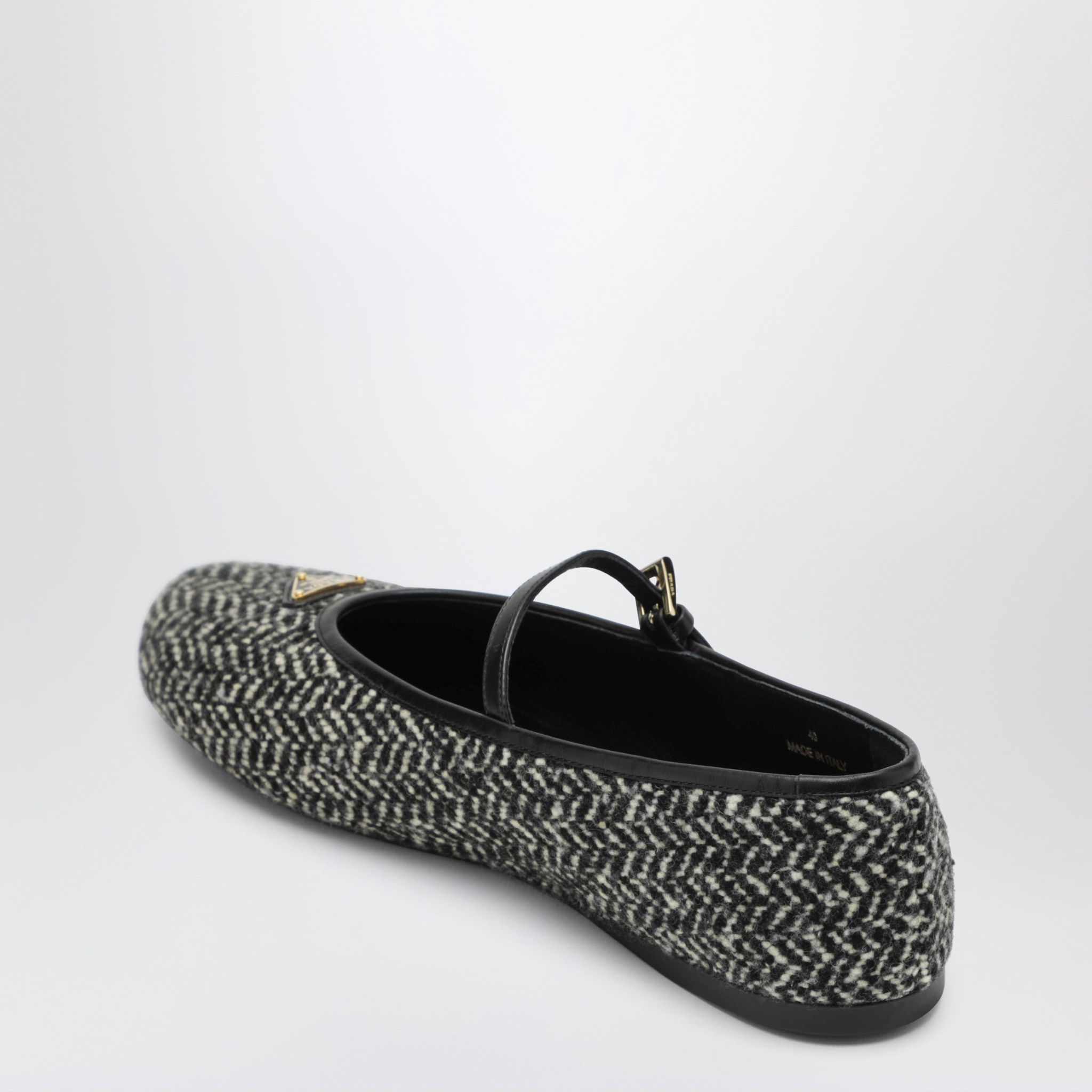 [Prada] Flat shoes FW26 1F689O00517WT