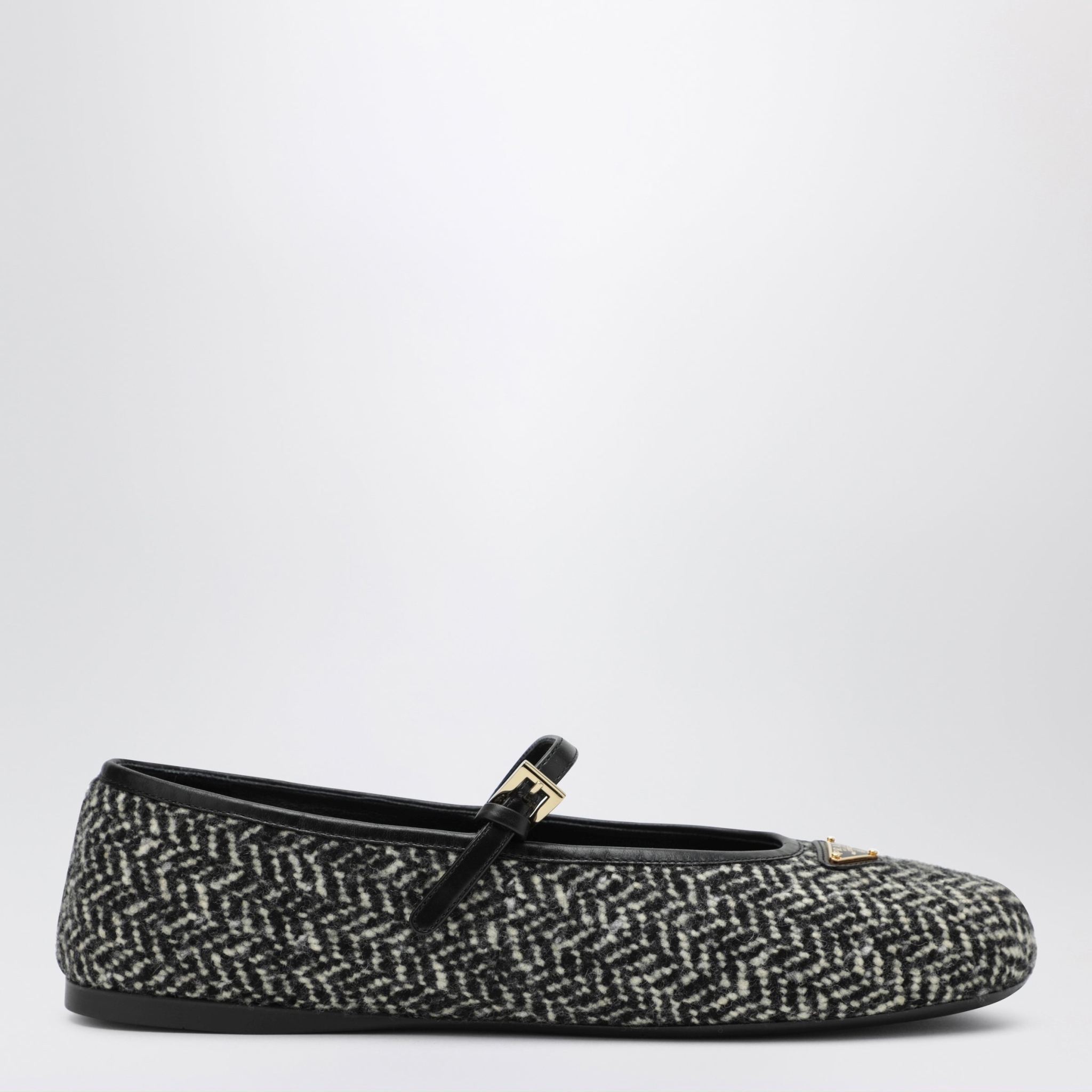 [Prada] Flat shoes FW26 1F689O00517WT