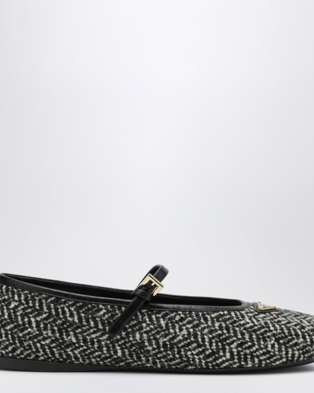 [Prada] Flat shoes FW26 1F689O00517WT