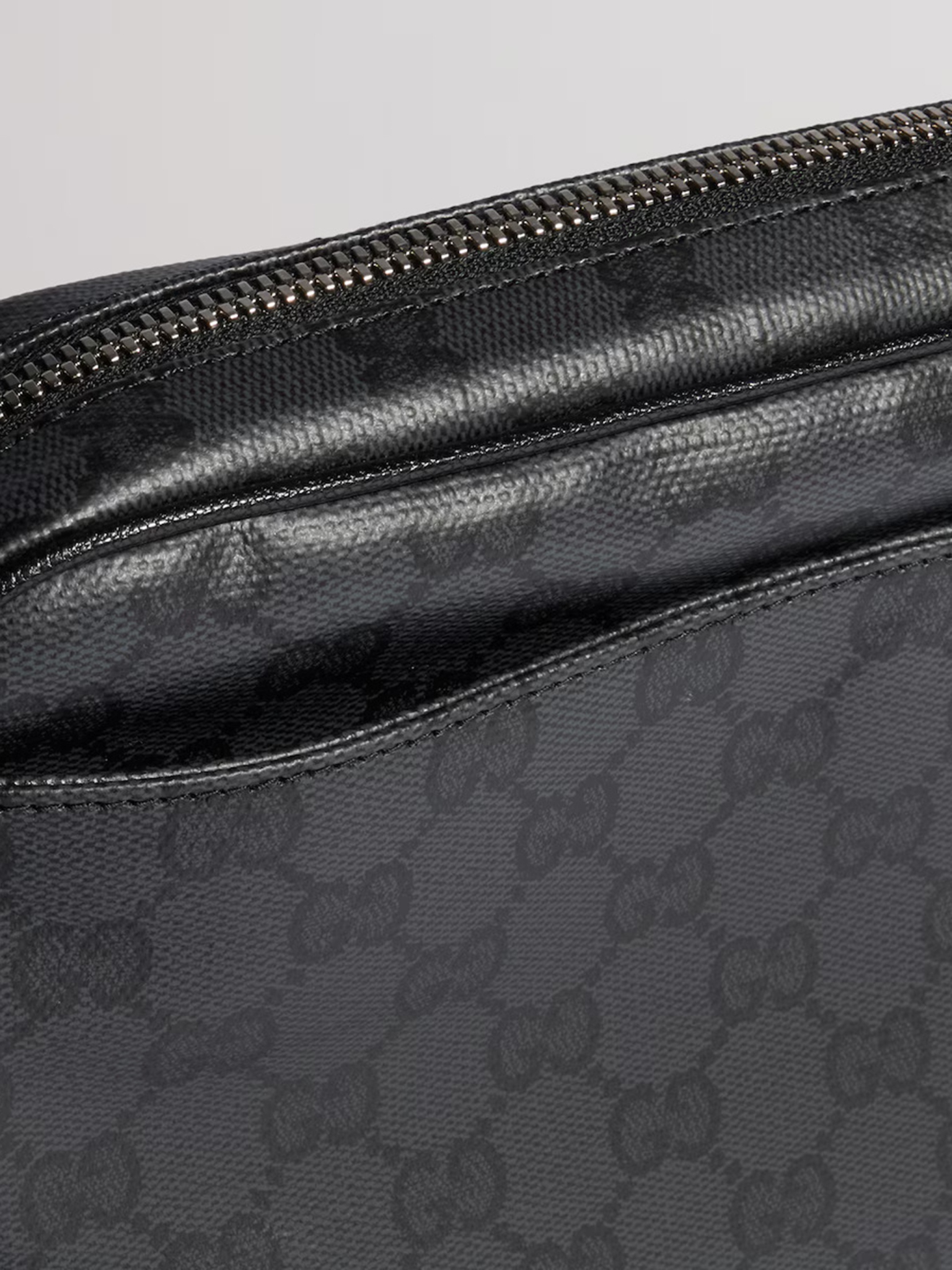 [Gucci] Shoulder bag FW26 A006ZNFAGII1000