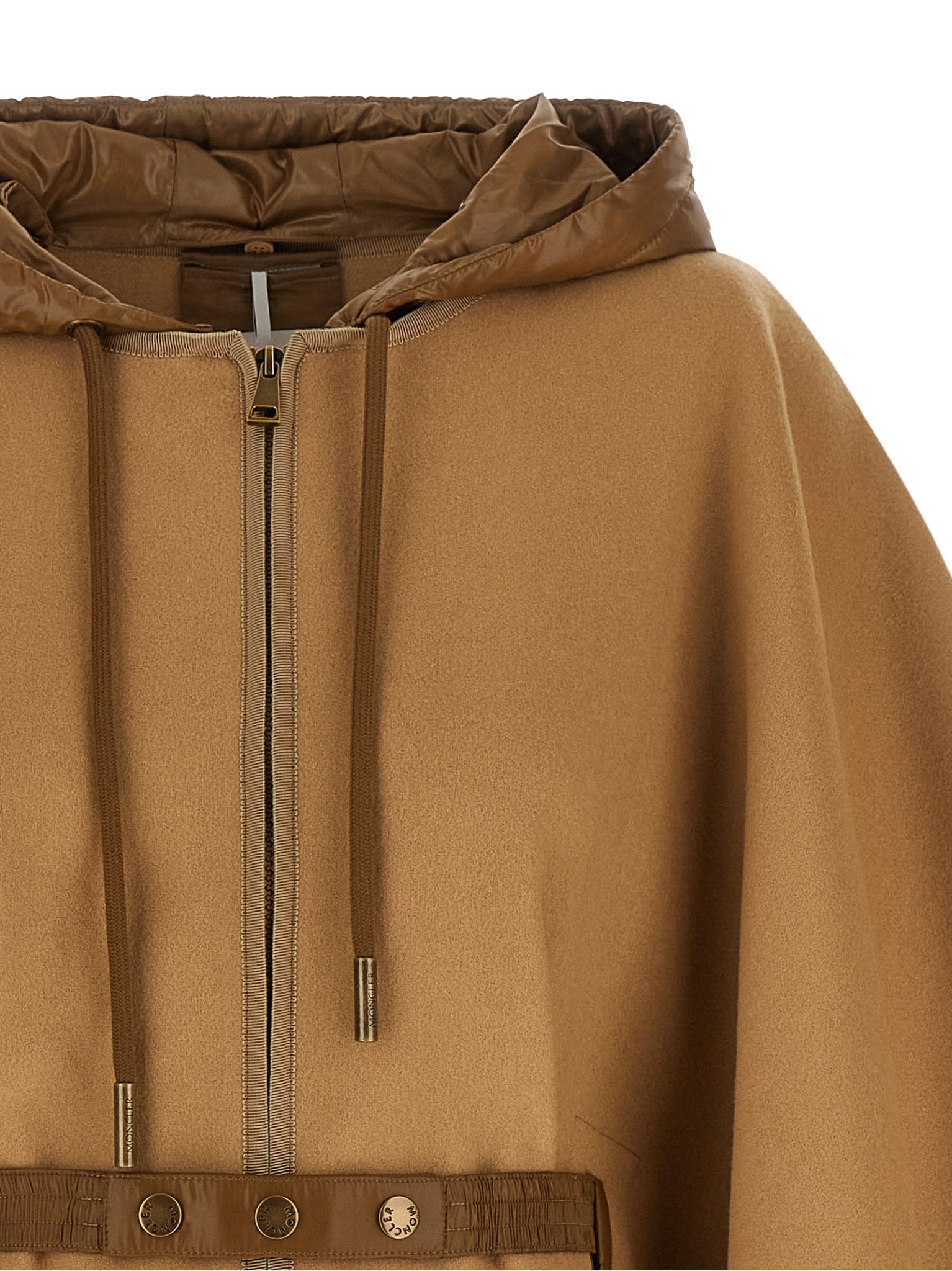 [Moncler] Cape FW26 L20933G00019599DP249