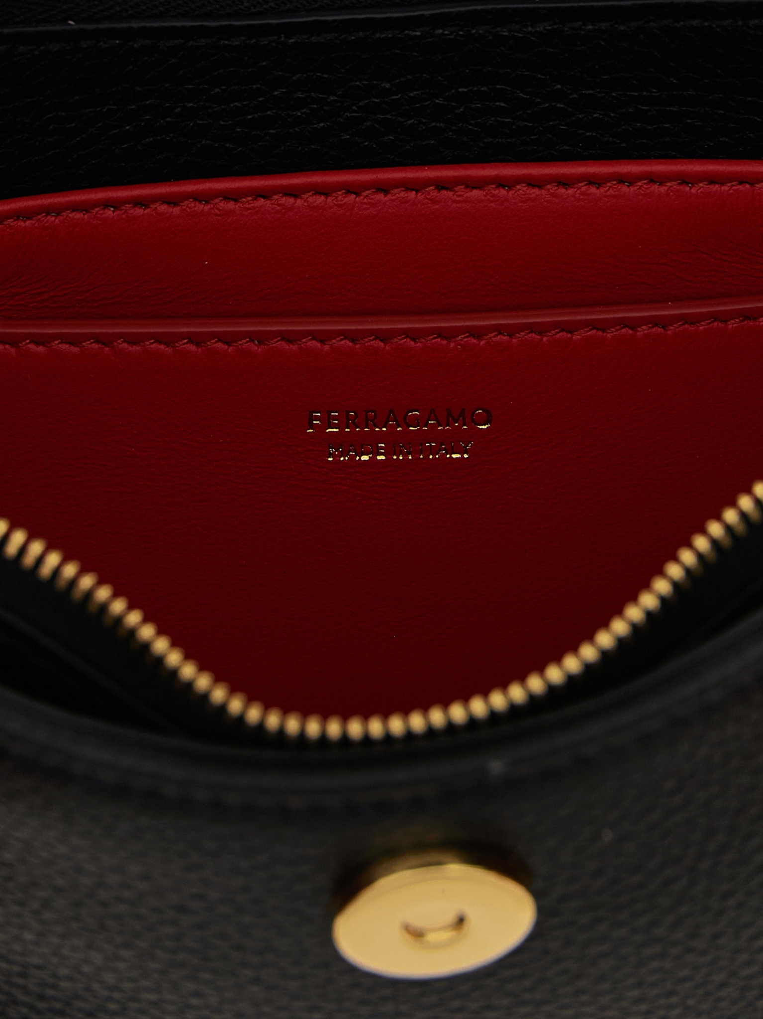 [Ferragamo] Shoulder bag FW26 785940NEROFLAMERED