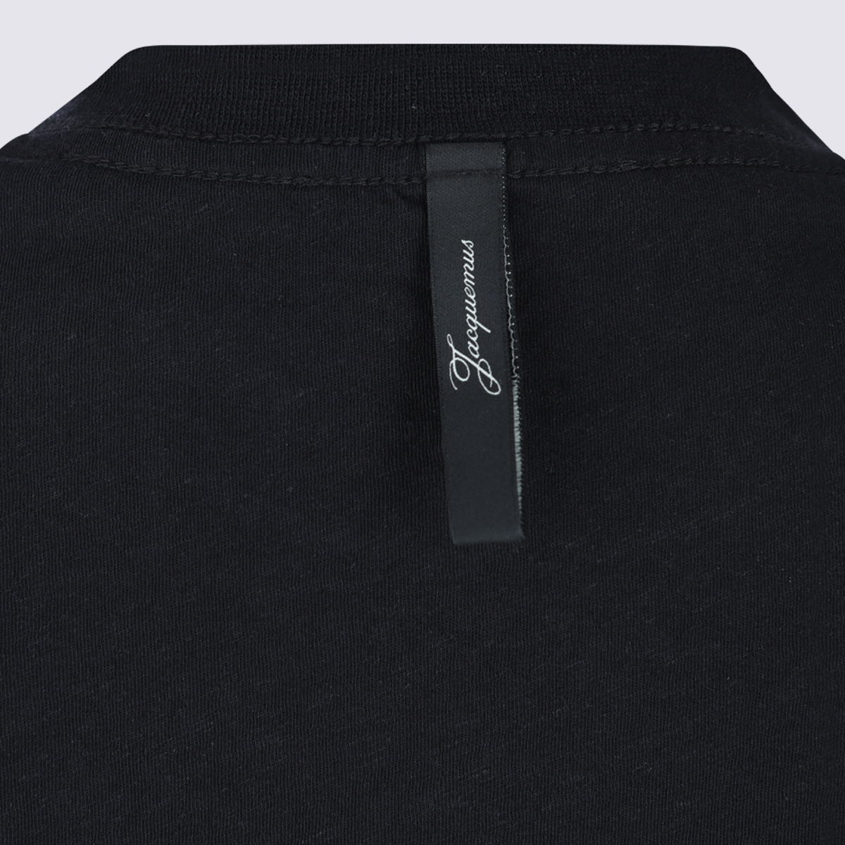 [JACQUEMUS] T-shirts Long Sleeve FW26 26HTSU00351AJ00289990