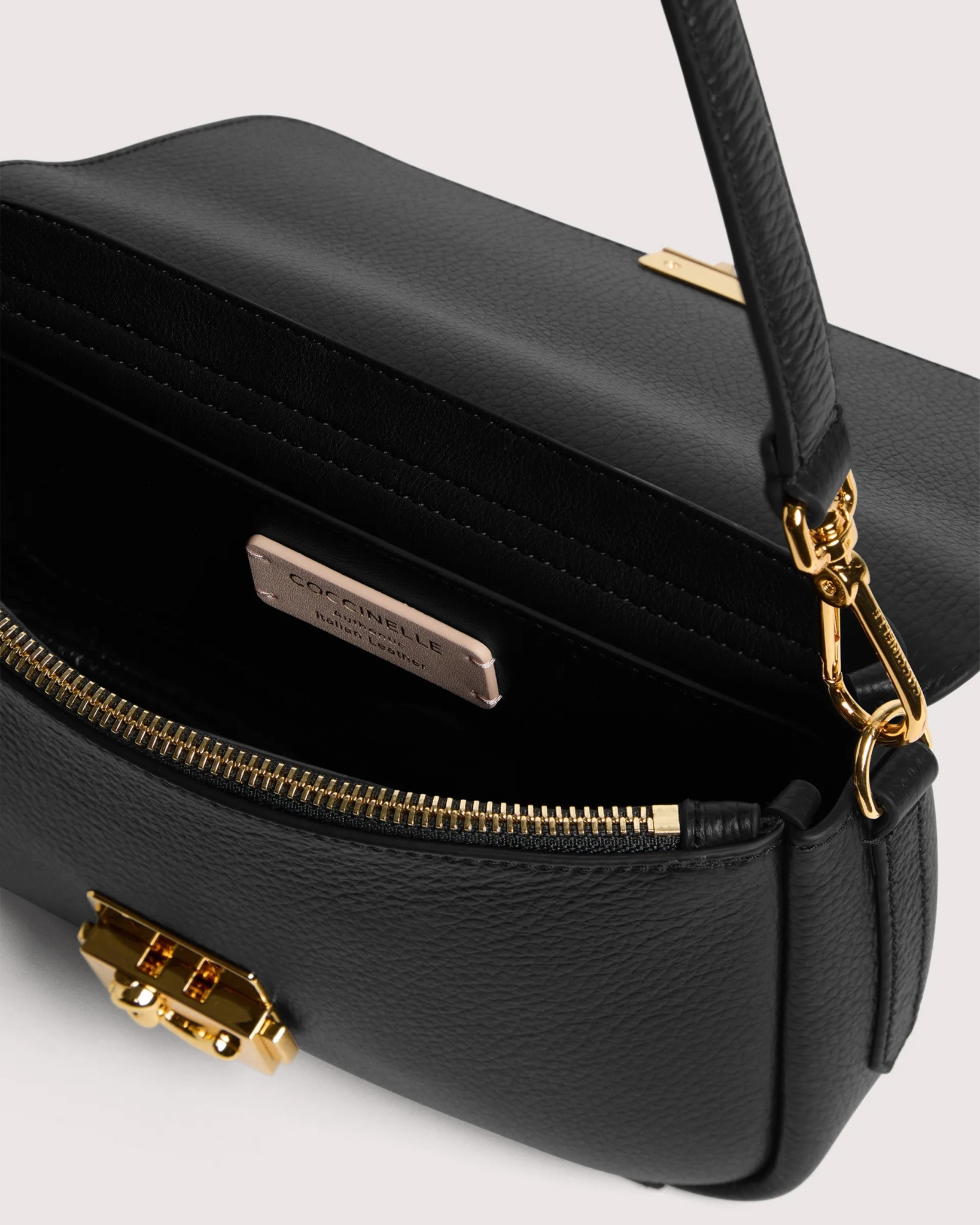 [Coccinelle] Shoulder bag FW26 E1U4K120201001