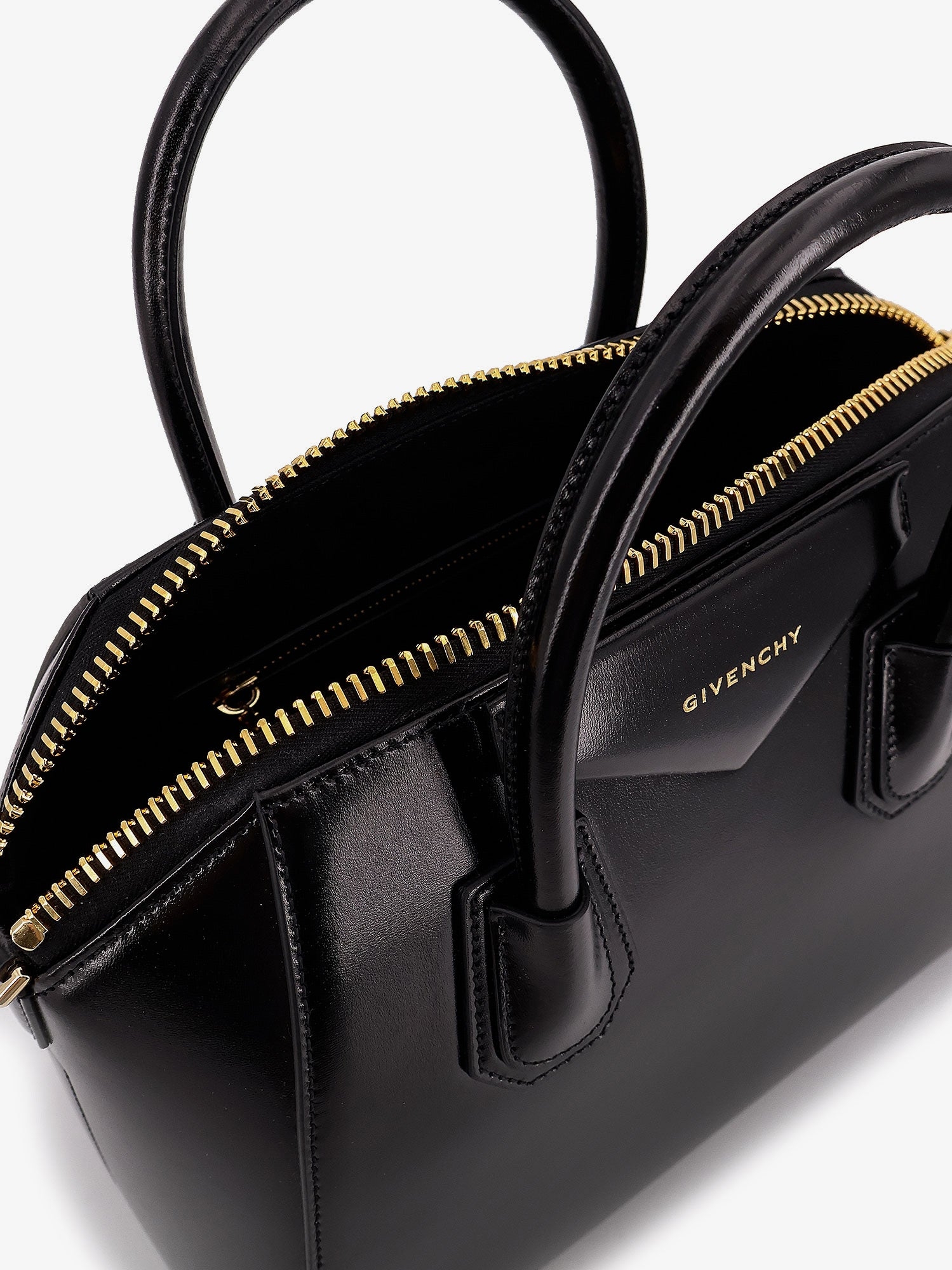 [Givenchy] Cross body bag FW26 BB5149B2AT001