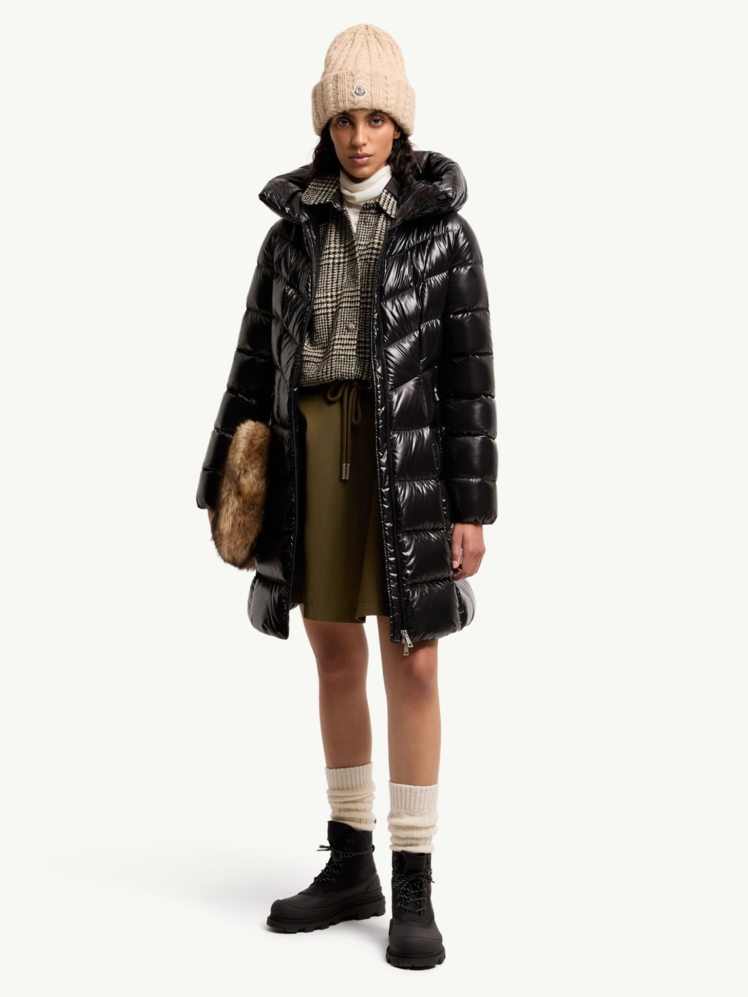 [Moncler] Down jacket FW26 L20931C00018597Z8999