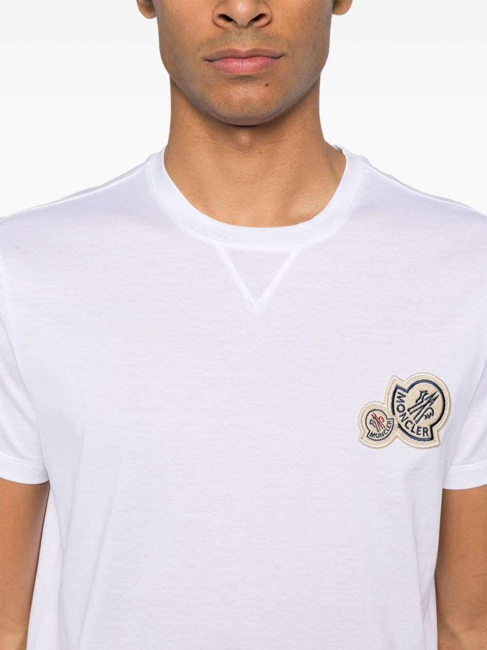 [Moncler] T-shirts Short Sleeve FW26 L2 091 8C000 41 8390Y 001