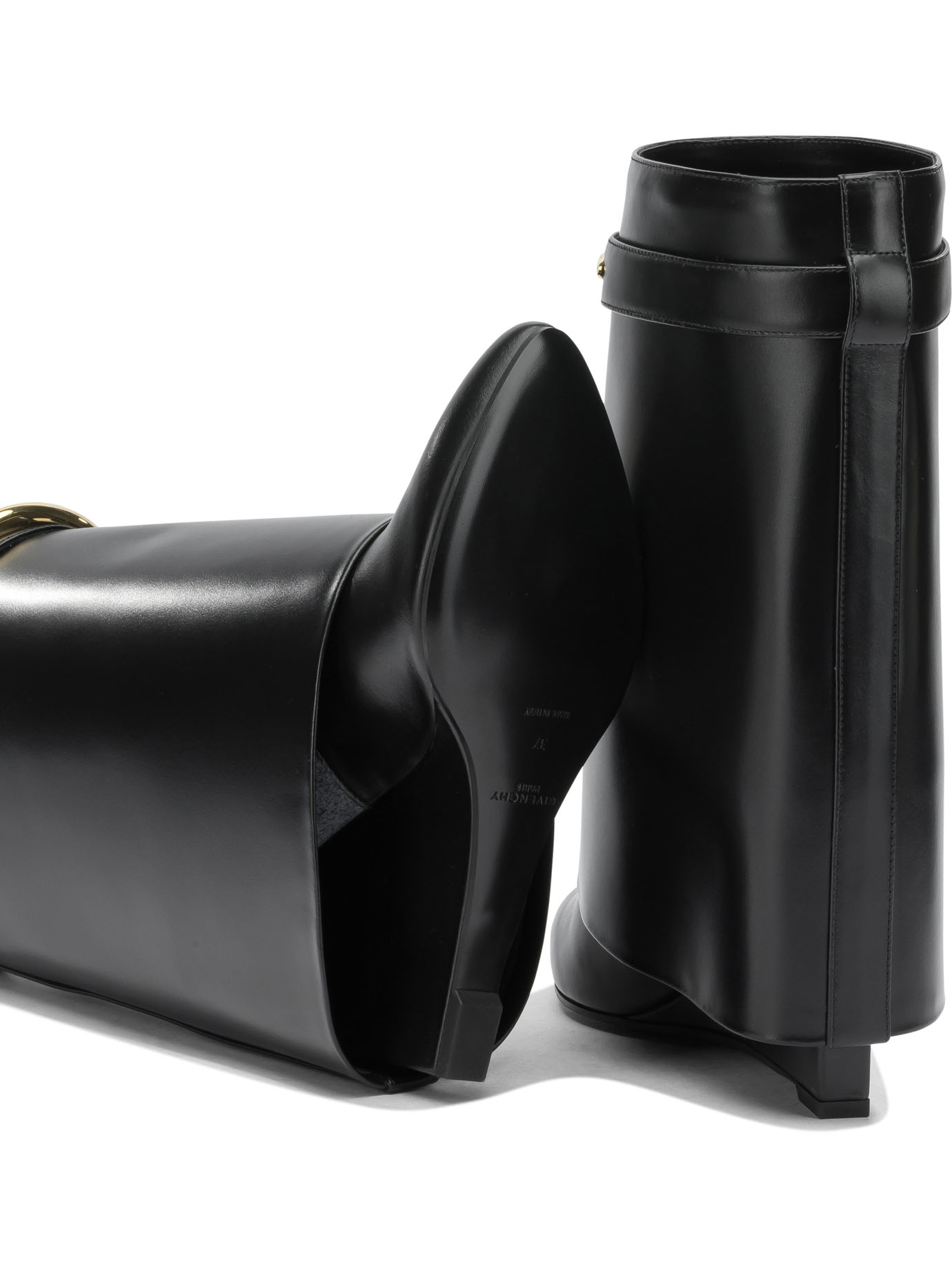 [Givenchy] Boots FW26 BE605LE1J7001