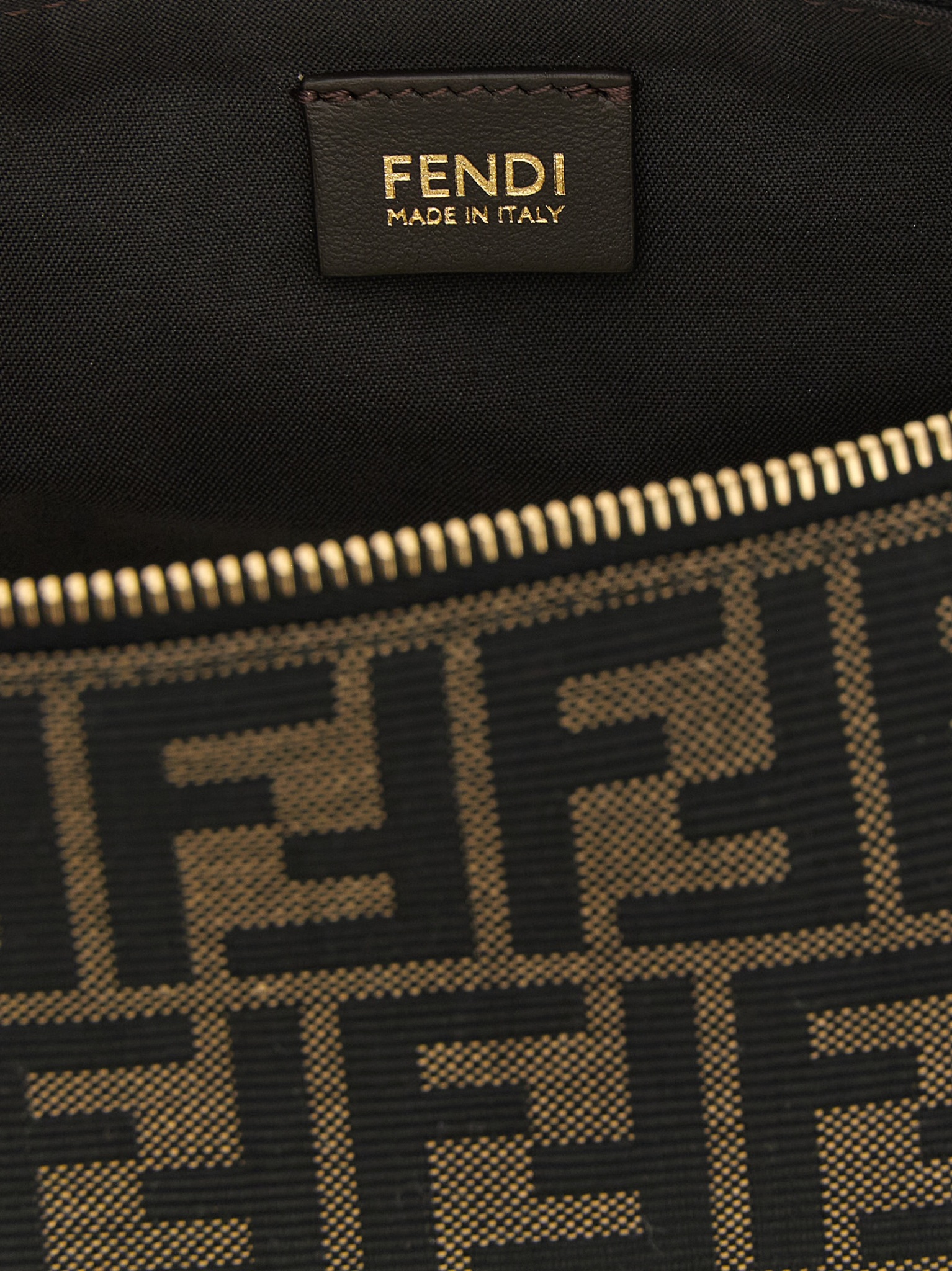 [Fendi] Clutch bag FW26 8BS124B17AF14YN