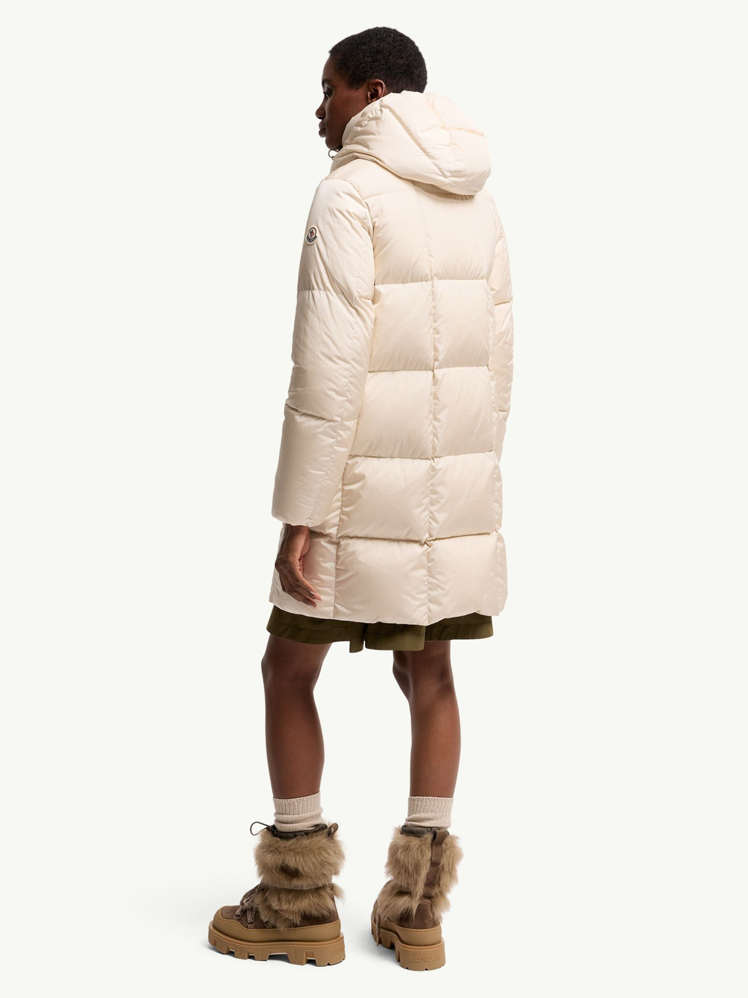[Moncler] Down jacket FW26 L20931C00012539ZD201