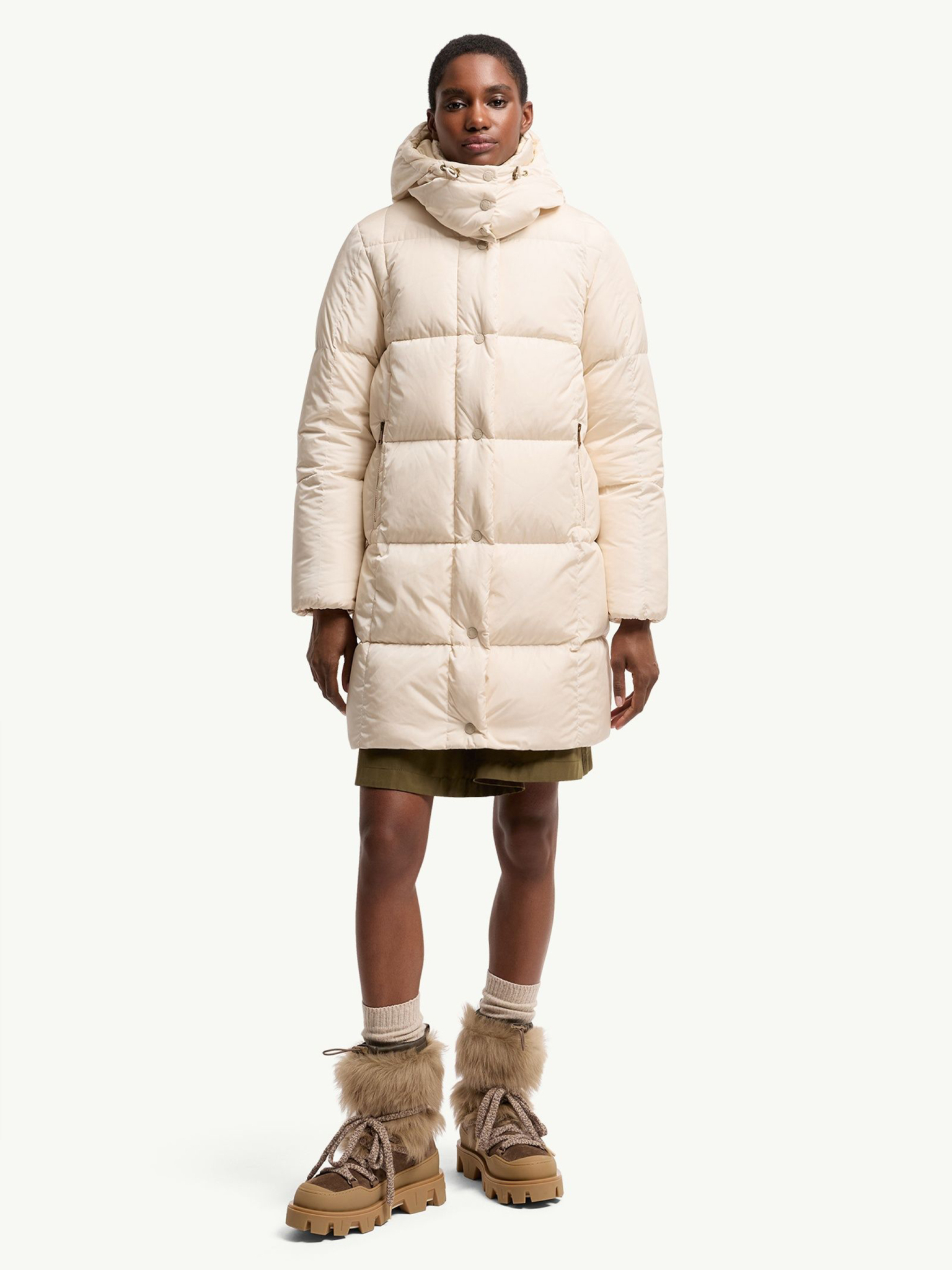 [Moncler] Down jacket FW26 L20931C00012539ZD201