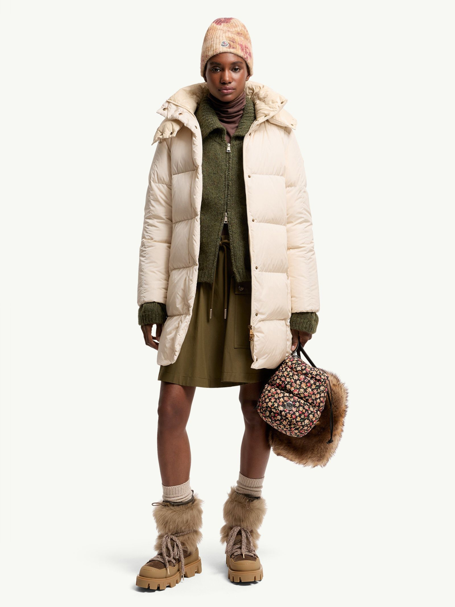 [Moncler] Down jacket FW26 L20931C00012539ZD201