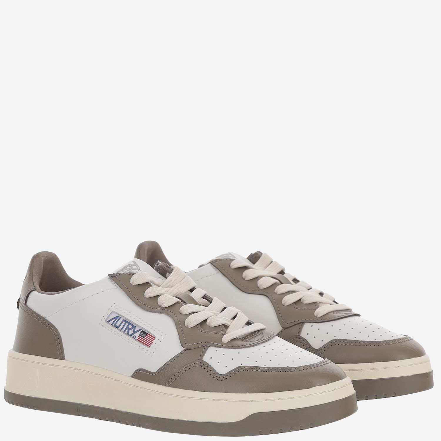 [AUTRY] Sneakers FW26 AULMWB68LEATWHTCHOCO
