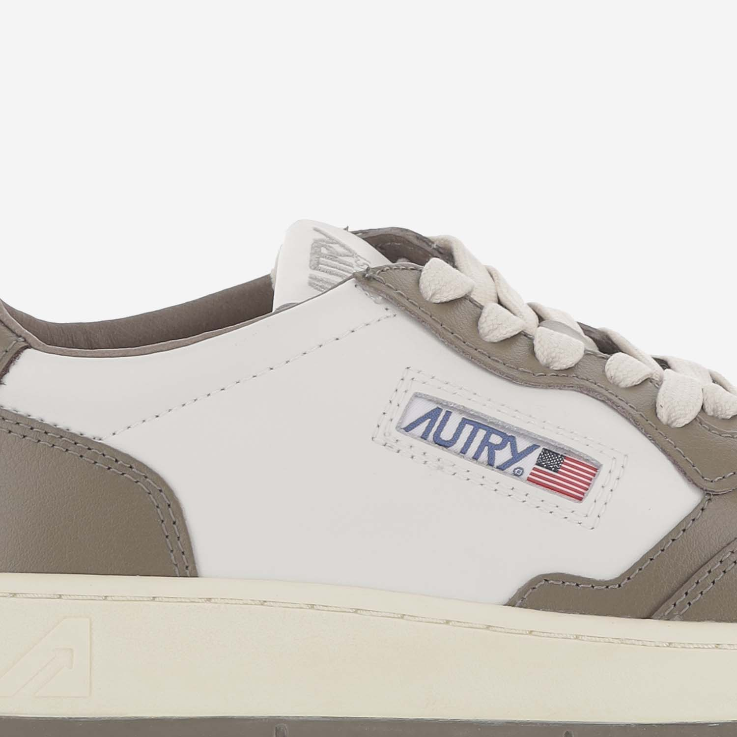 [AUTRY] Sneakers FW26 AULMWB68LEATWHTCHOCO