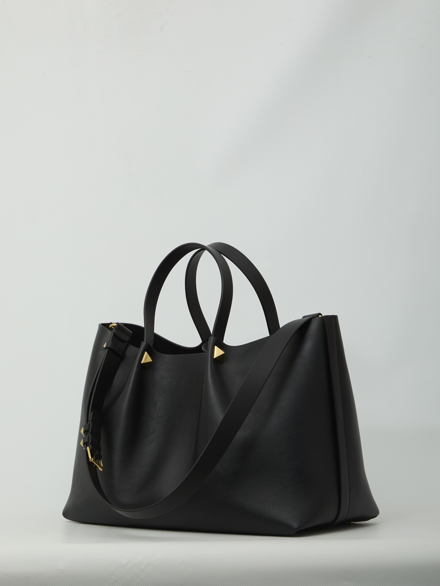 [Valentino Garavani] Shoulder bag FW26 9W2B0T82_WLA_0NO