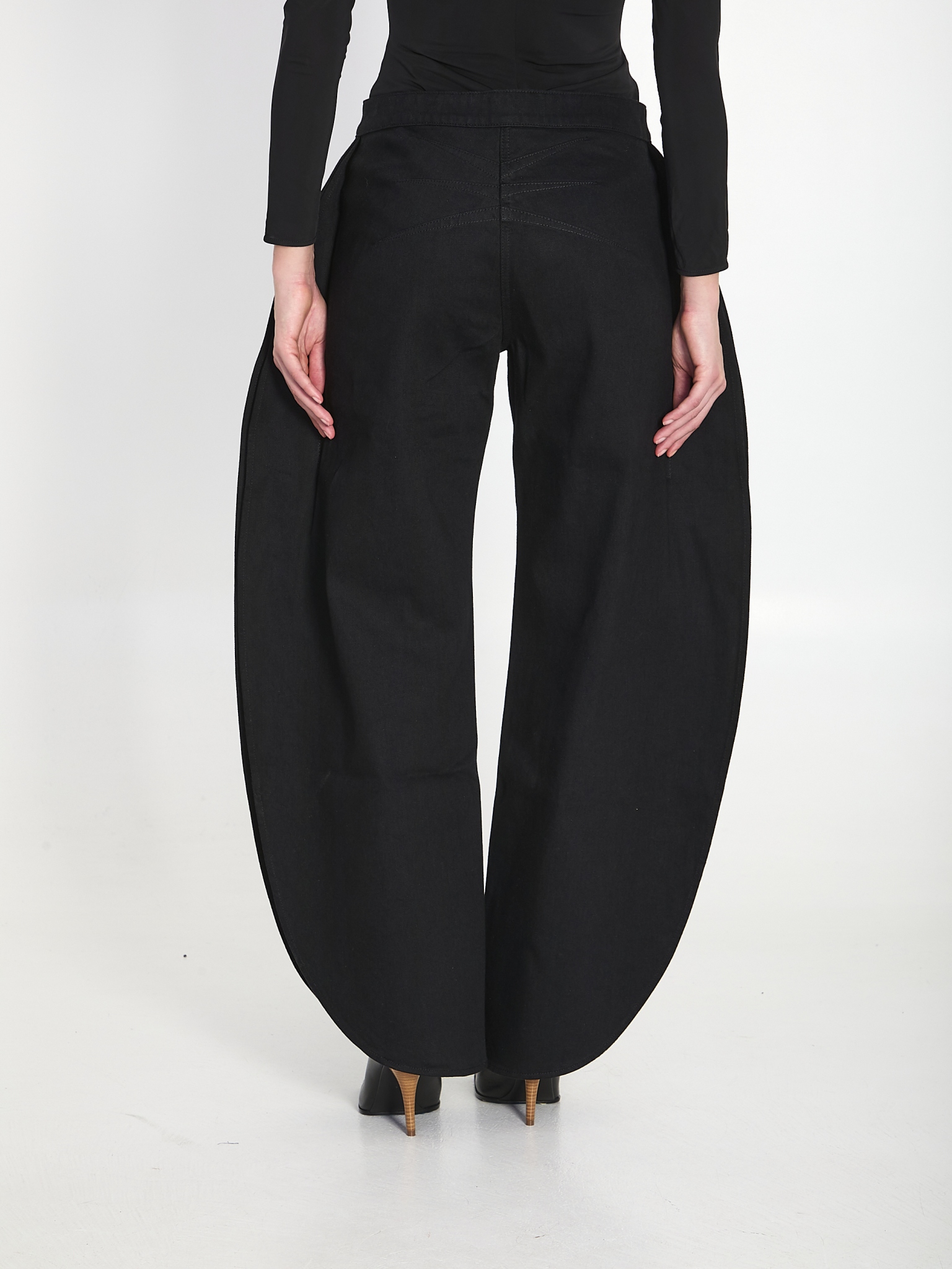 [Alaia] Jeans SS26 AA9P0253D003C__995