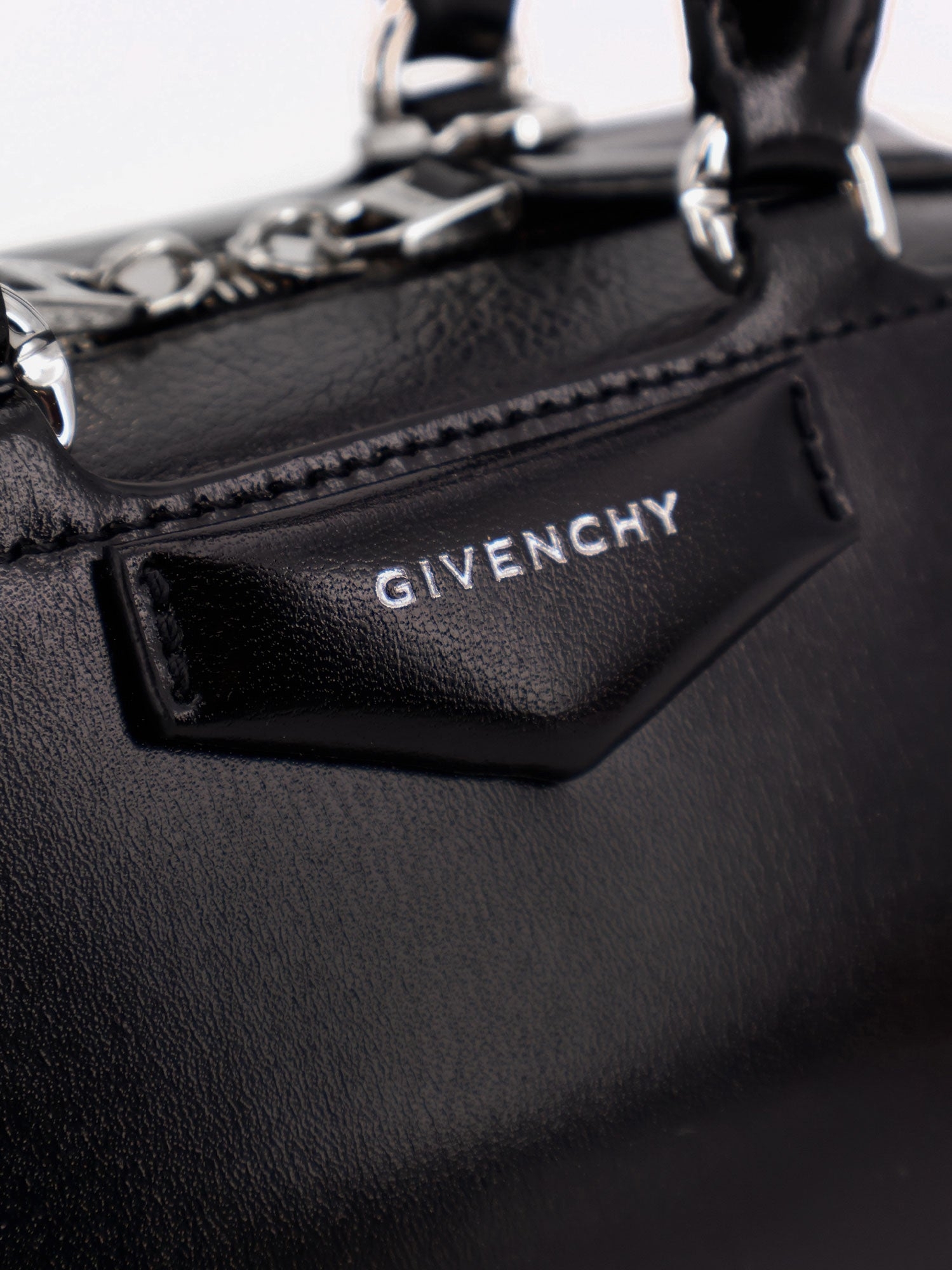 [Givenchy] Shoulder bag FW26 BB5146B2B2001