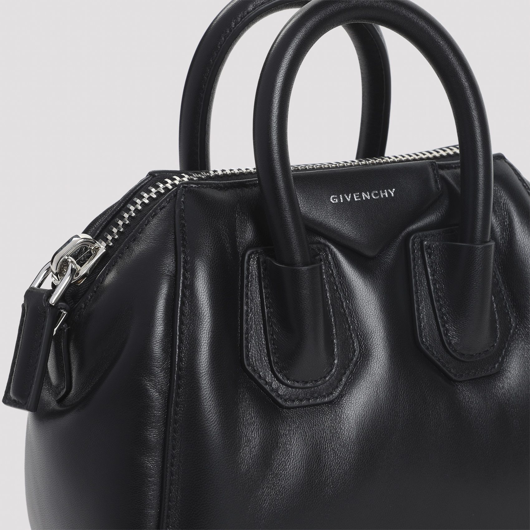 [Givenchy] Shoulder bag FW26 BB519KB2HZ