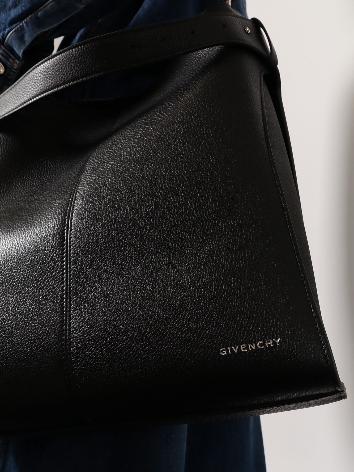 [Givenchy] Shoulder bag FW25 BK50F4K213001