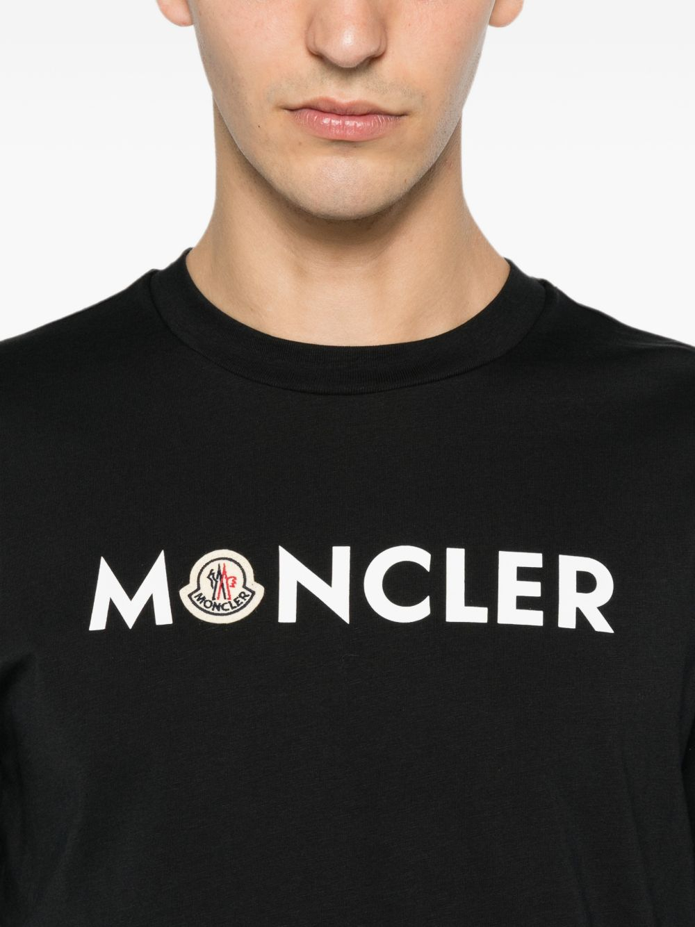 [Moncler] T-shirts Short Sleeve FW26 L20918C0005189B8Q778